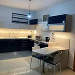 Happy House Apartment