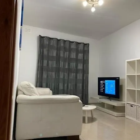 Happy House Apartment