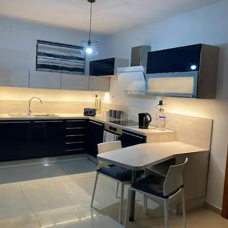 Happy House Apartment